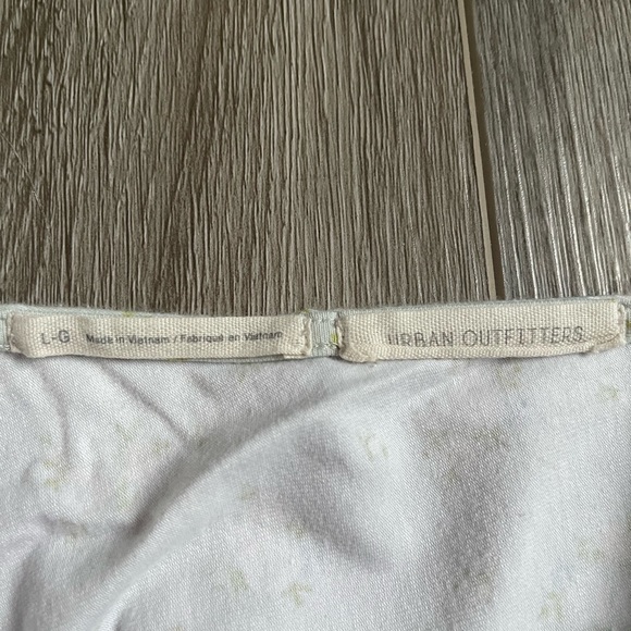 Urban Outfitters Long Sleeve V-Neck Floral Shirt - Picture 8 of 8